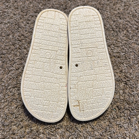 Sandals - Picture 2 of 3